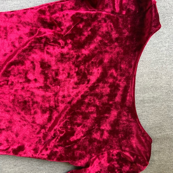 Small burgundy velvet backless Lulus dress - Picture 6 of 16